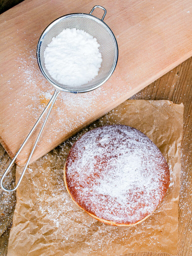donuts with powdered sugar
