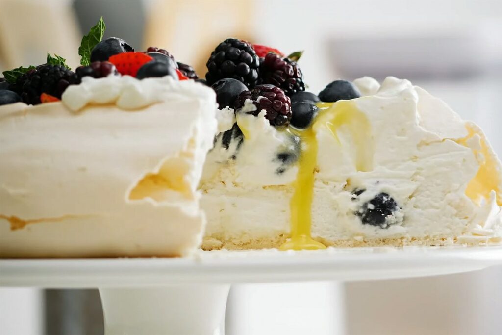 how to make Pavlova Cake